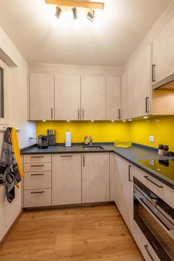 Ambassador Yellow Home Грахен Экстерьер фото