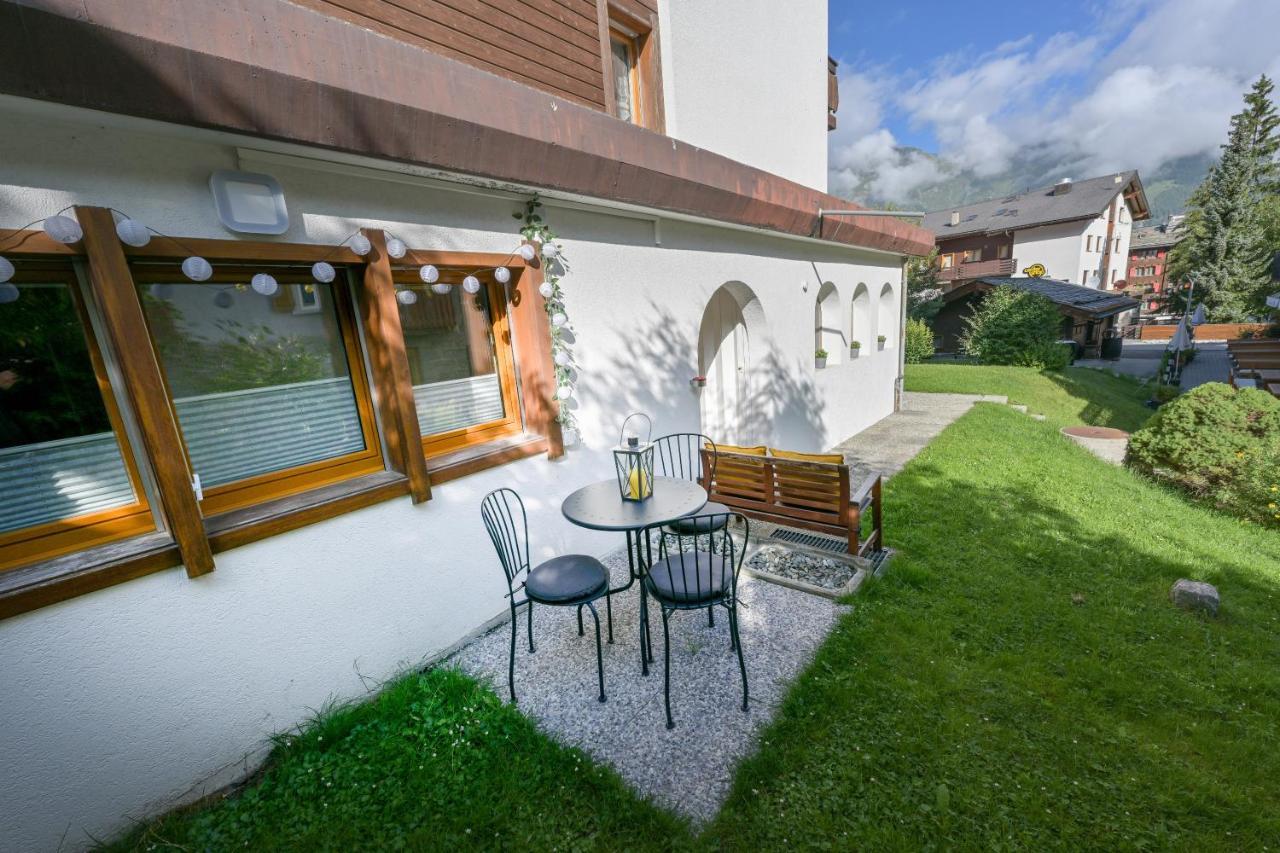 Ambassador Yellow Home Грахен Экстерьер фото